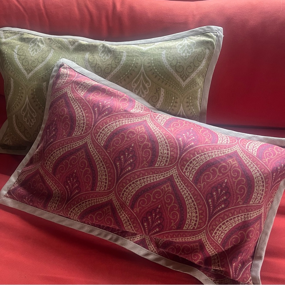 Vtg Pottery Barn Moroccan Linen Blend Pillow Covers (2) Red & Green 16x26